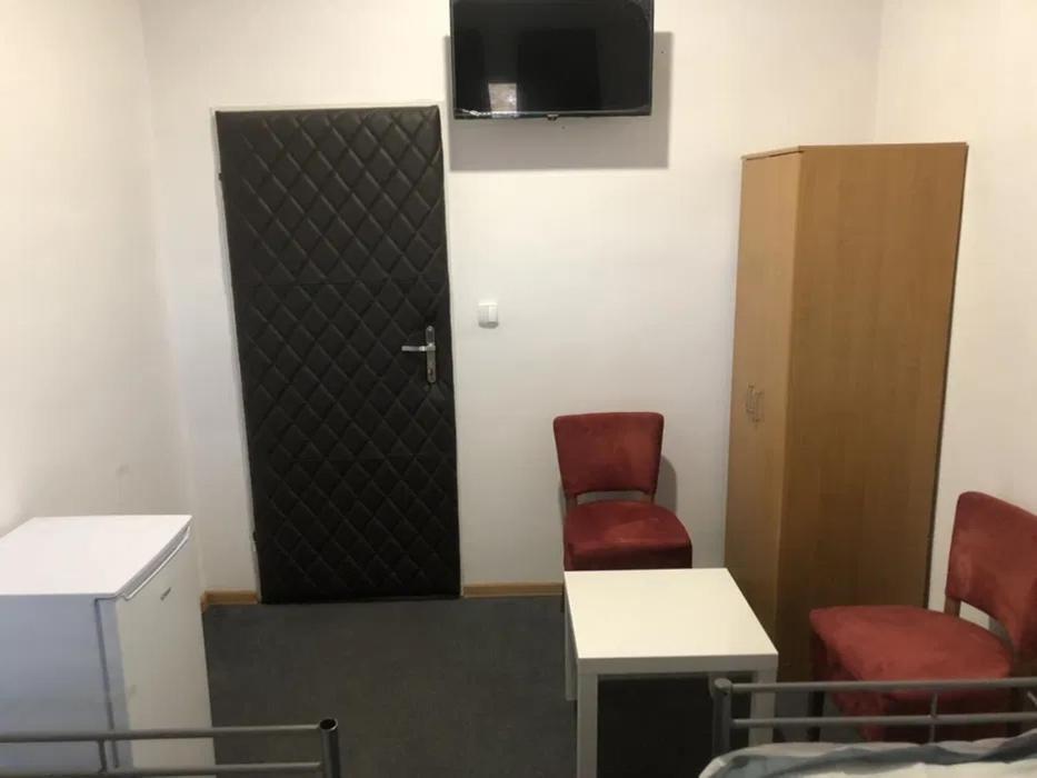Hostel Leszno Ul.Uslugowa Екстер'єр фото